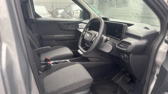 Ford Transit Courier E-Transit Courier 100kW 43kWh Trend Van Auto - Image 6
